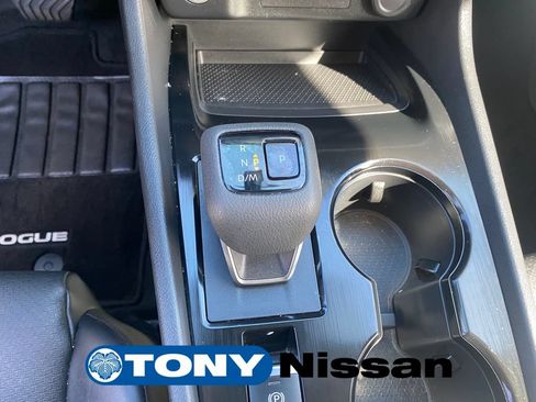 Used 2023 Nissan Rogue SV w/ SV Premium B Package FWD image 16