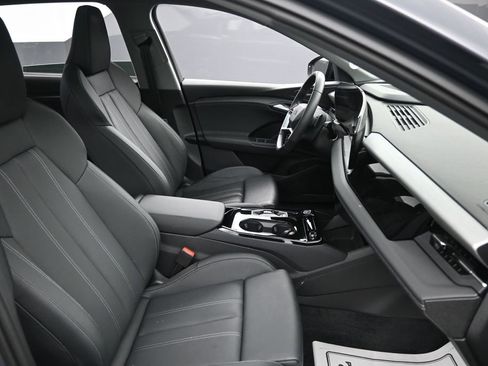 Used 2025 Audi Q6 e-tron Premium Plus w/ Premium Plus AWD/4WD image 32