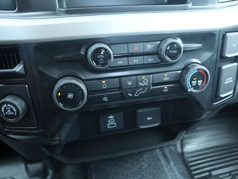 New 2026 Ford F250 XL w/ XL Driver Assist Package RWD image 5