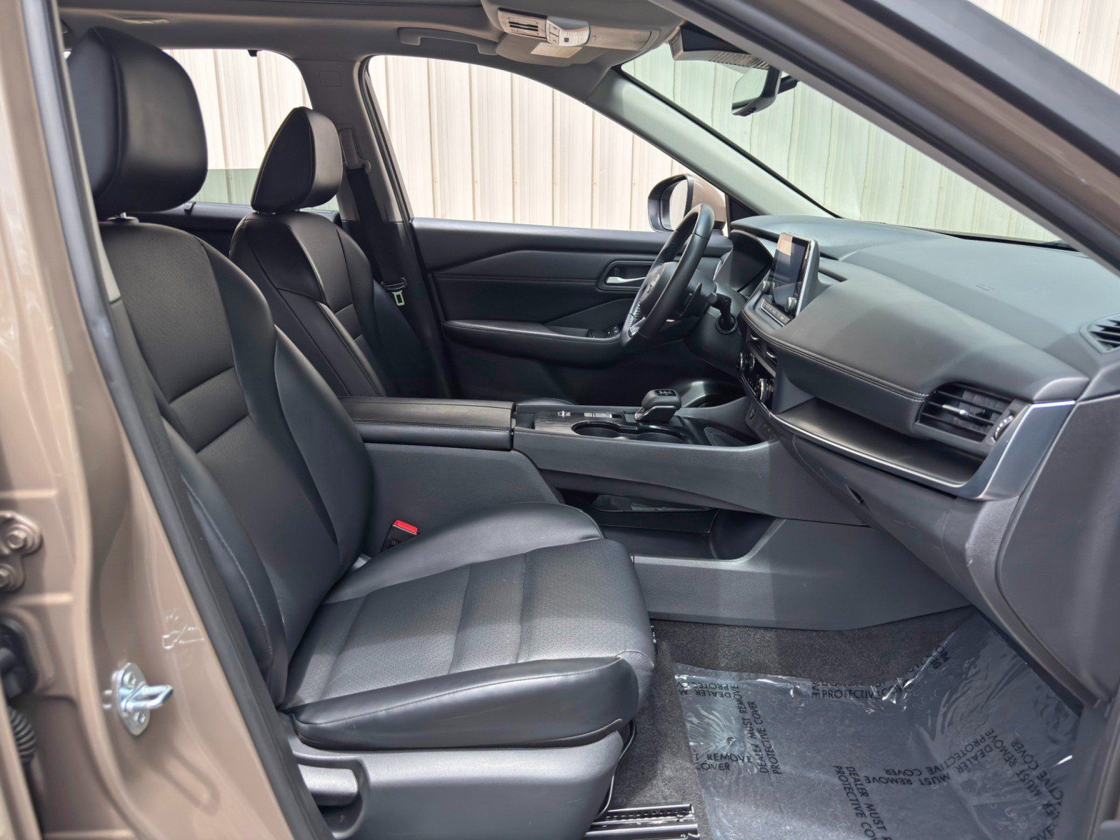 Used 2024 Nissan Rogue SV w/ SV Premium Package FWD image 15