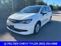 Used 2023 Chrysler Voyager LX FWD image 3