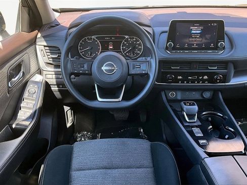 Used 2023 Nissan Rogue SV image 5