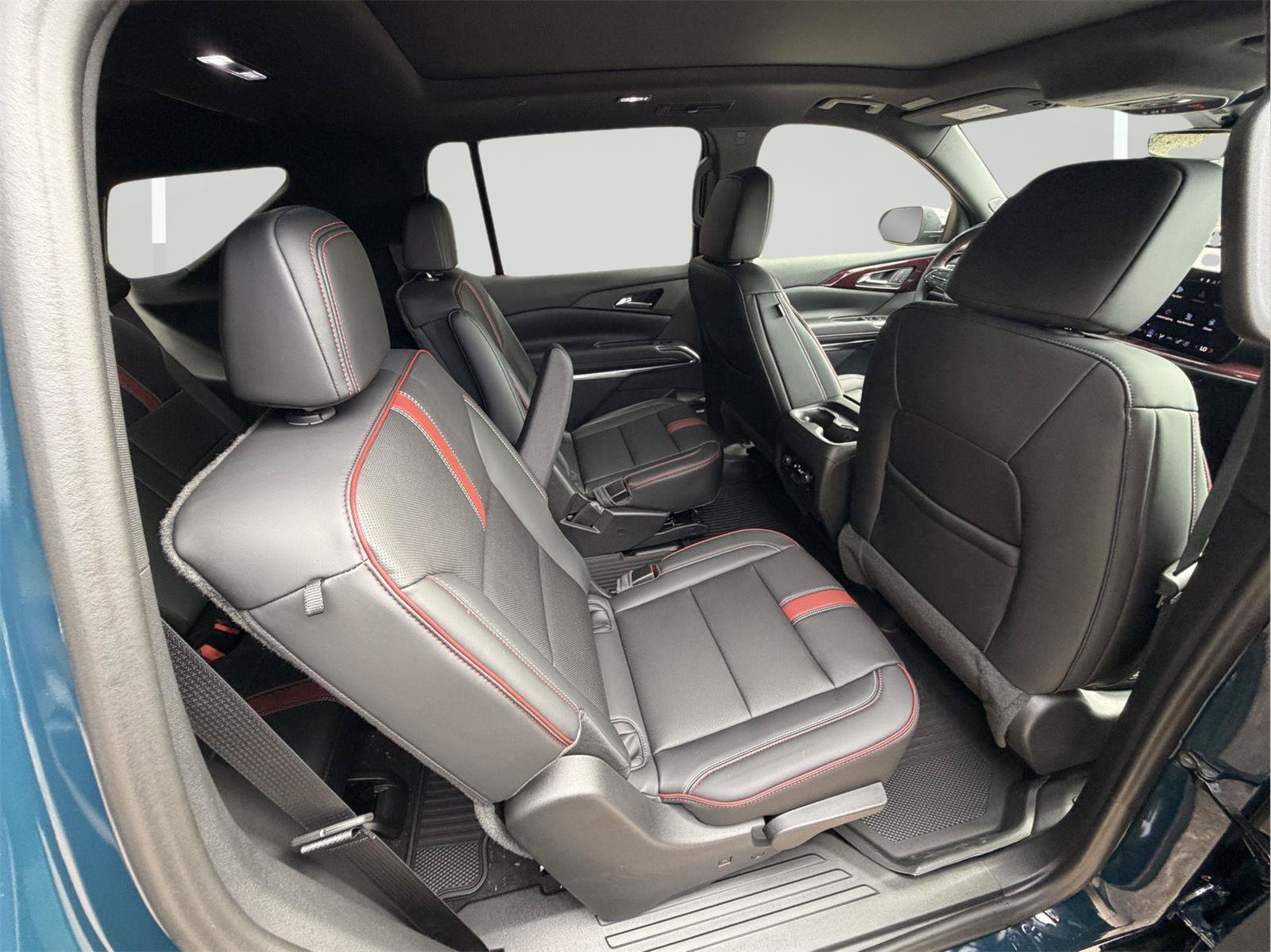 Used 2027 Chevrolet Traverse RS w/ LPO, Floor Liner Package FWD image 27