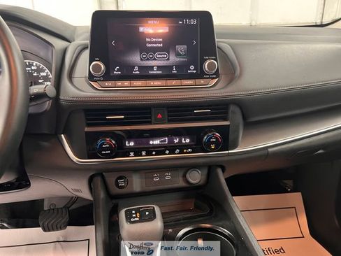 Used 2025 Nissan Rogue SV FWD image 40