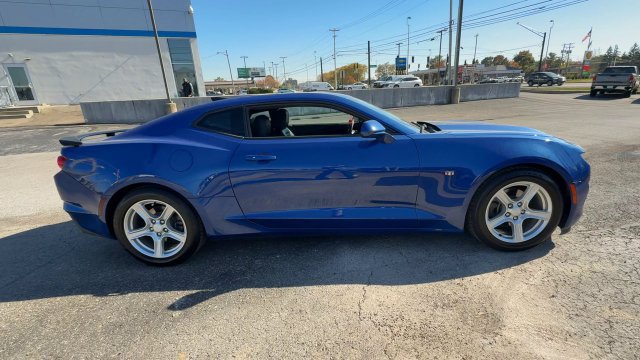 Used 2022 Chevrolet Camaro LT RWD image 9