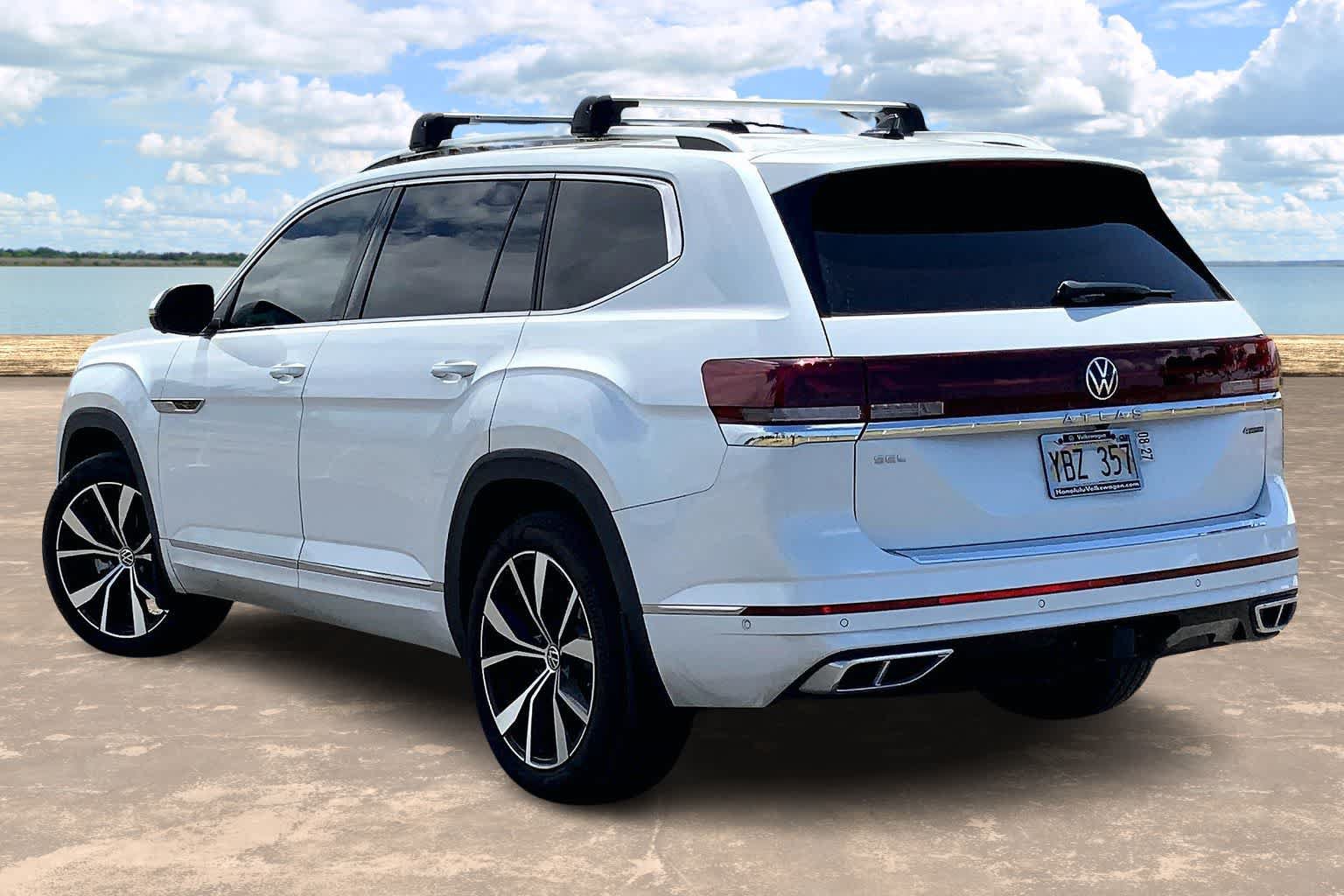 Used 2025 Volkswagen Atlas SEL Premium R-Line AWD/4WD image 4