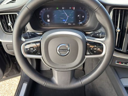 Used 2025 Volvo XC60 B5 Plus image 17