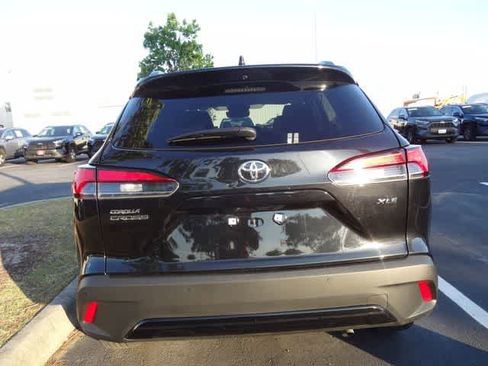 Certified 2025 Toyota Corolla Cross XLE FWD image 9