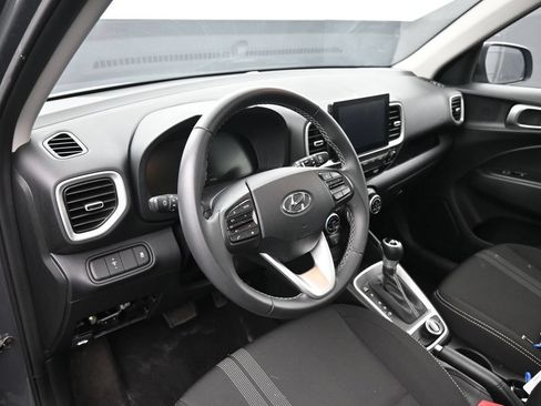 Used 2025 Hyundai Venue SEL FWD image 13