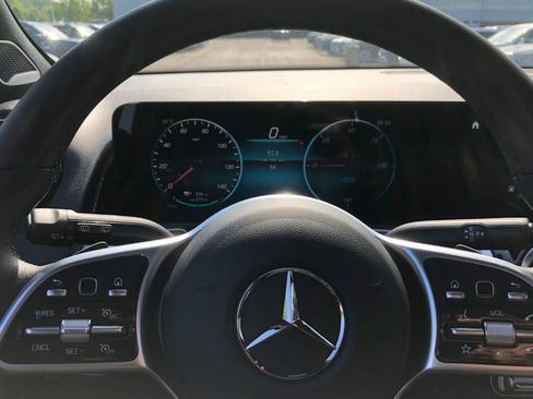 New 2022 Mercedes-Benz EQB 300 4MATIC image 19