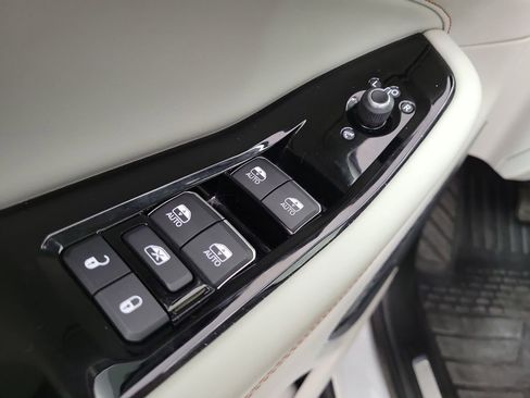 Used 2023 Jeep Grand Cherokee L Overland w/ Advanced Protech Group III image 15