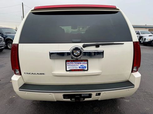 Used 2007 Cadillac Escalade Luxury w/ Information Package image 4