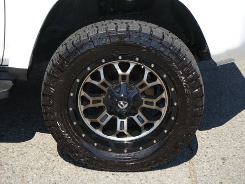 Used 2018 Toyota 4Runner SR5 AWD/4WD image 8