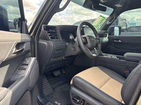 Used 2025 Lexus GX 550 w/ Accessory Package (CT) AWD/4WD image 7