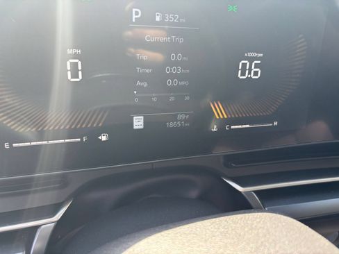 Used 2026 Kia Carnival FWD image 9