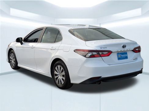 Used 2022 Toyota Camry LE image 4