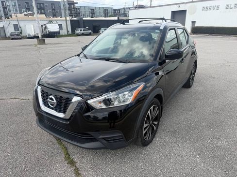 Used 2018 Nissan Kicks SV FWD image 2
