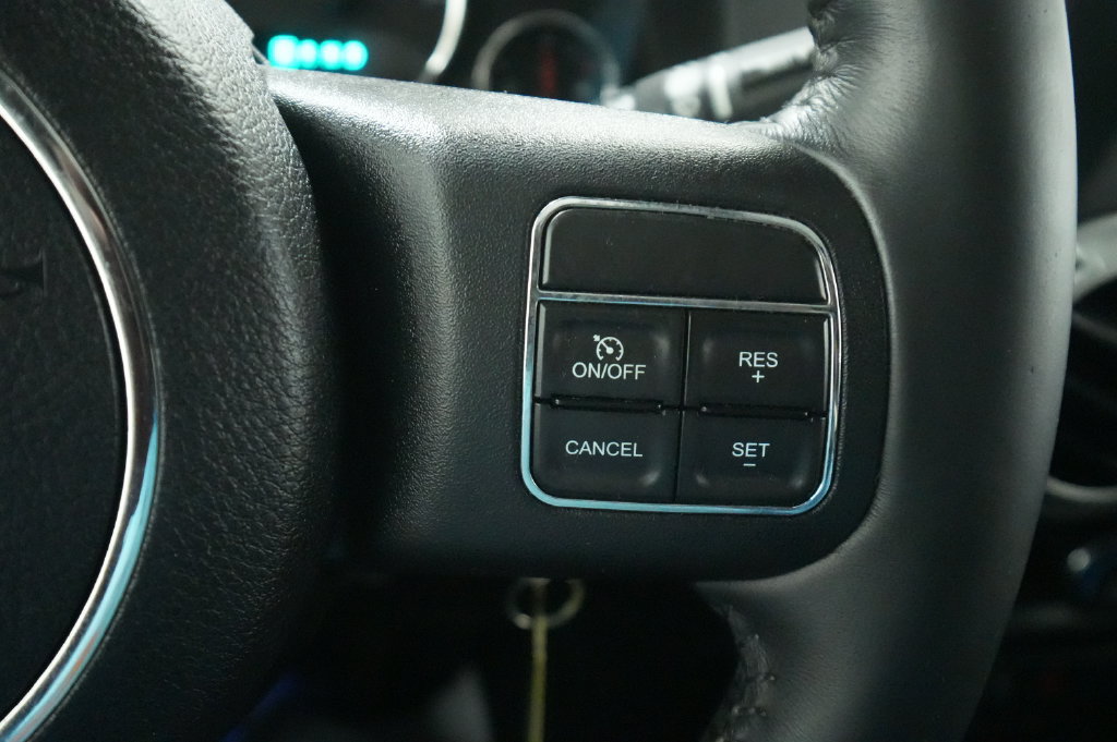 Used 2017 Jeep Wrangler Unlimited Sahara w/ Connectivity Group AWD/4WD image 33