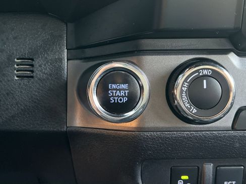 Used 2019 Toyota Tacoma TRD Off-Road image 28