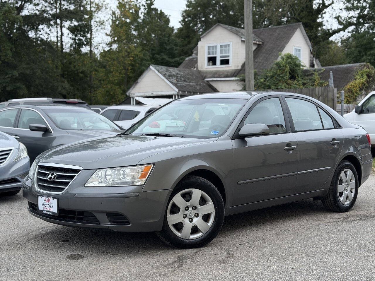 Used 2010 Hyundai Sonata GLS FWD image 2
