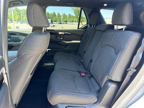 Used 2025 Honda Pilot Sport image 32
