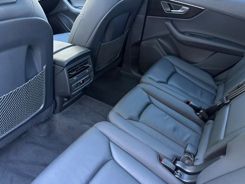 Used 2025 Audi Q7 2.0T Premium w/ Convenience Package image 9