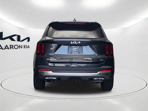 Certified 2026 Kia Sorento EX FWD image 5