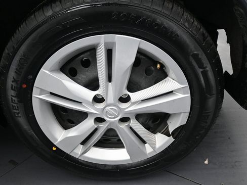 Used 2024 Nissan Kicks S image 31