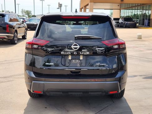 Used 2025 Nissan Rogue S AWD/4WD image 7