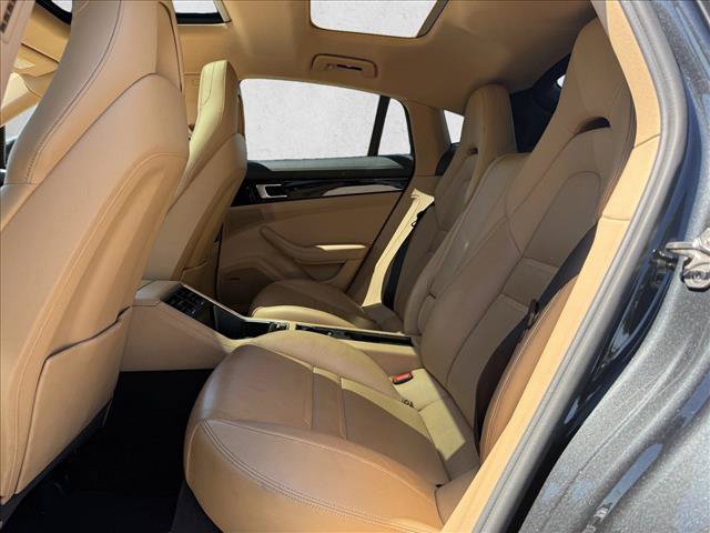 Used 2019 Porsche Panamera image 12
