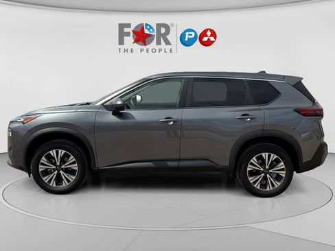 Used 2022 Nissan Rogue SV FWD image 2