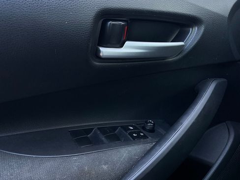 Used 2021 Toyota Corolla LE image 18