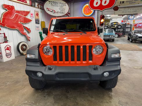 Used 2019 Jeep Wrangler Sport image 8