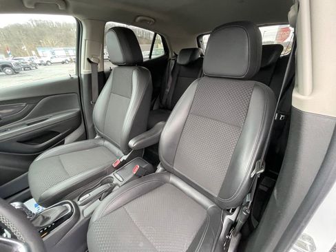 Used 2022 Buick Encore Preferred w/ Safety Package image 17