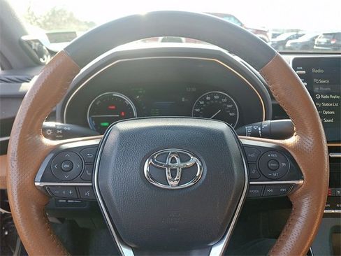 Used 2021 Toyota Avalon Limited image 20