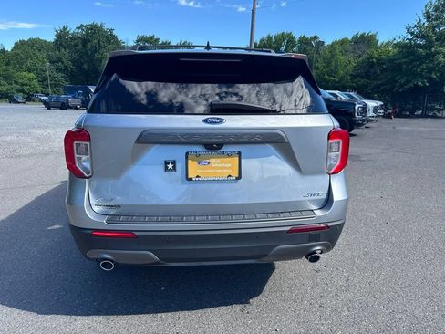 Used 2023 Ford Explorer XLT w/ Equipment Group 202A AWD/4WD image 4