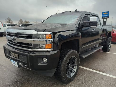 Used 2018 Chevrolet Silverado 2500 High Country w/ Duramax Plus Package image 4