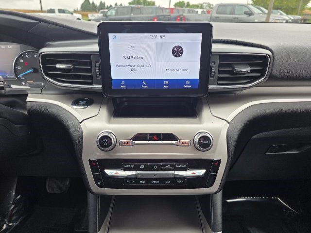 Used 2023 Ford Explorer XLT w/ Equipment Group 202A AWD/4WD image 29