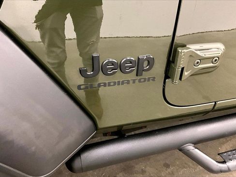 Used 2022 Jeep Gladiator Sport w/ Trailer Tow Package image 25