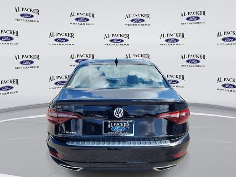Used 2020 Volkswagen Jetta SEL Premium image 4
