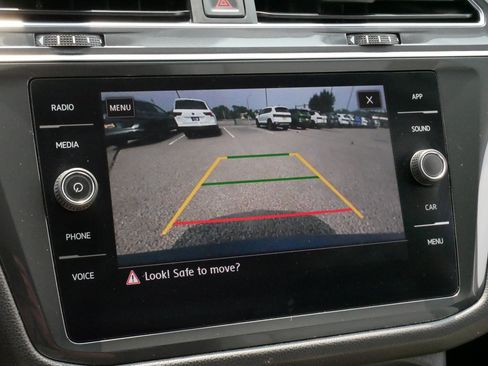 Used 2020 Volkswagen Tiguan SE AWD/4WD image 30