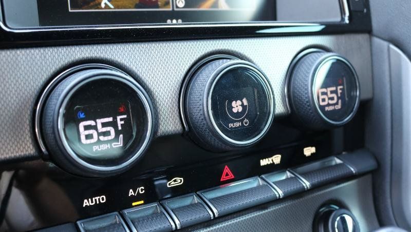 Used 2017 Jaguar F-TYPE Convertible RWD image 15