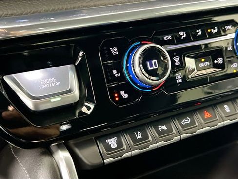 Used 2025 GMC Sierra 3500 Denali image 10