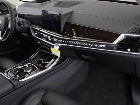 New 2026 BMW X7 xDrive40i w/ Premium Package image 21