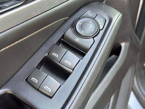 Used 2019 Chevrolet Traverse LT image 21