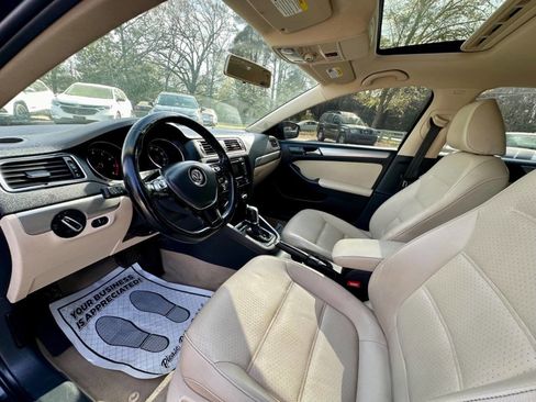 Used 2015 Volkswagen Jetta SE image 9