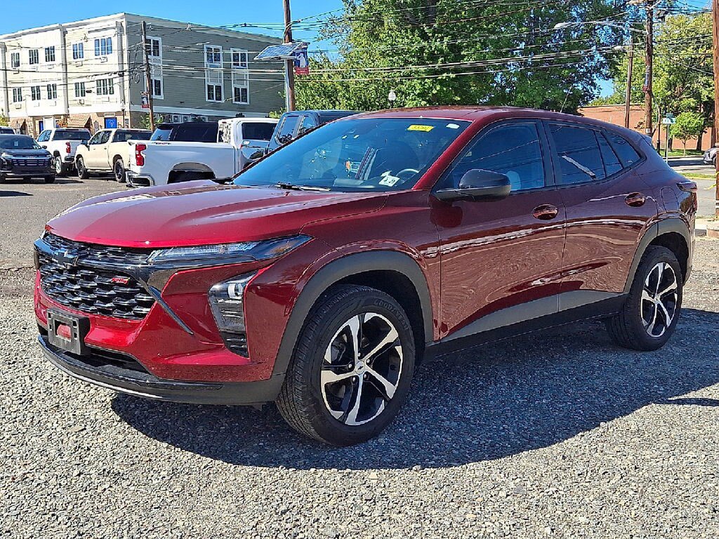 Used 2024 Chevrolet Trax RS w/ Driver Confidence Package FWD image 3