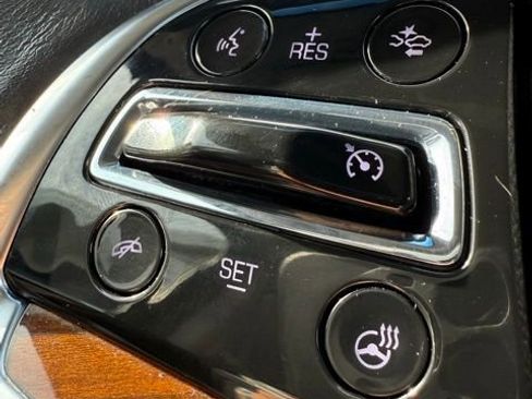 Used 2020 Cadillac Escalade Premium Luxury image 34