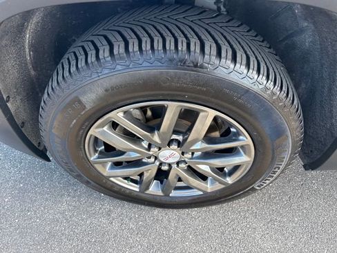 Used 2018 GMC Acadia SLT image 45