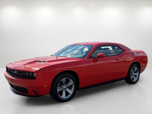 Used 2020 Dodge Challenger SXT RWD image 1